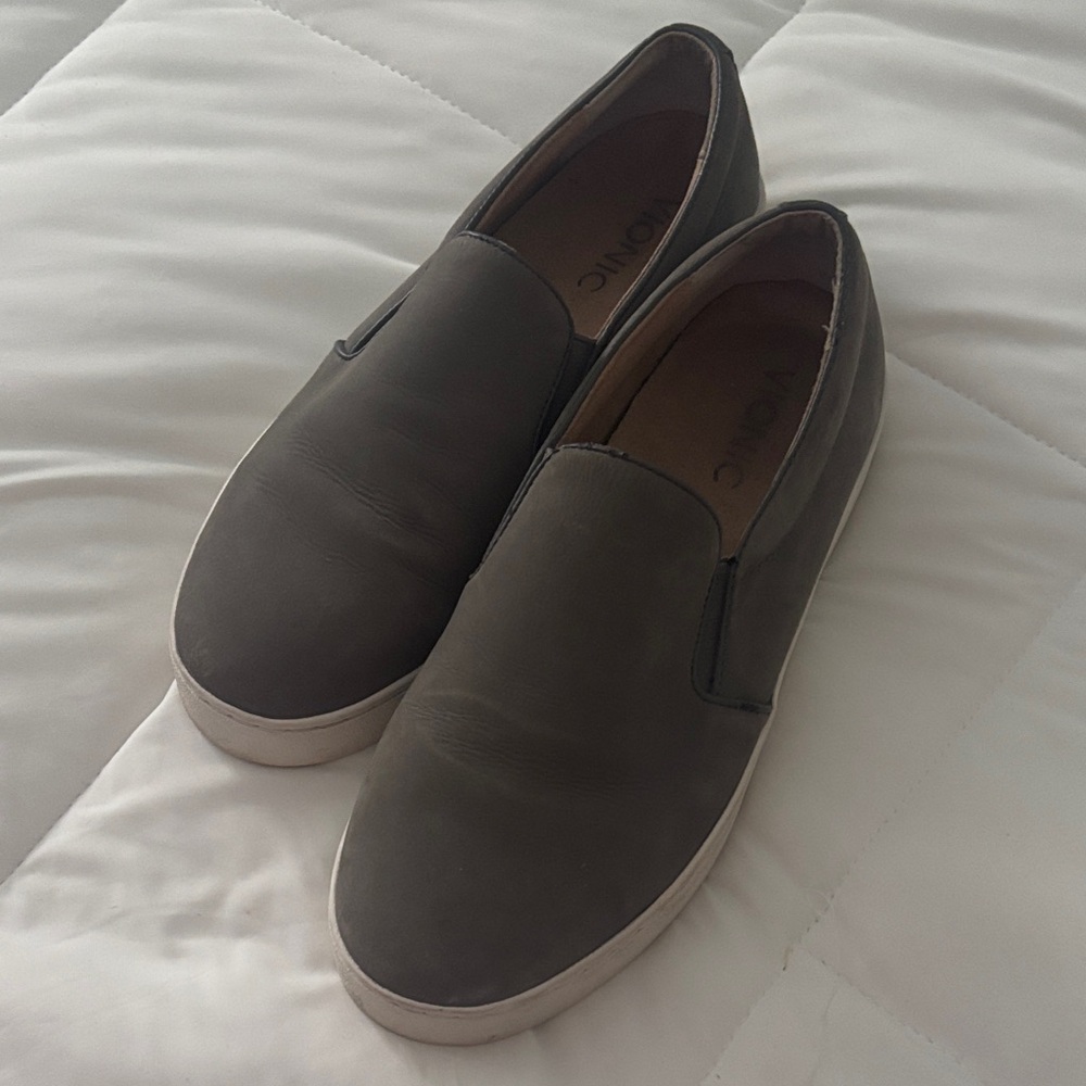 Vionic woman’s slip on size 7 olive green
